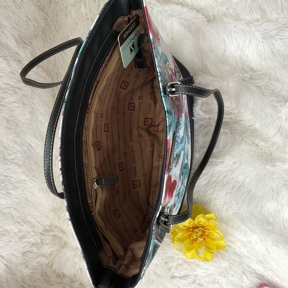 🆕NWT GORGEOUS LEATHER TOTE WITH FLORAL DESIGN - Picture 4 of 8